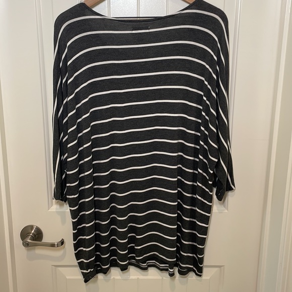 Croft & Barrow Striped Cold Shoulder blouse 3/4 sleeve NWOT - Picture 2 of 8